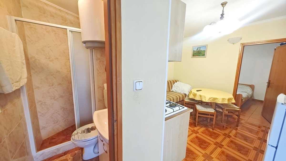 Njivice, 2 apartmaja v pritličju blizu morja!