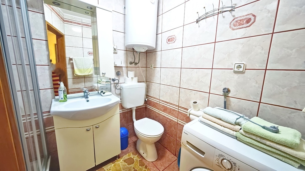 Njivice, 2 apartmaja v pritličju blizu morja!