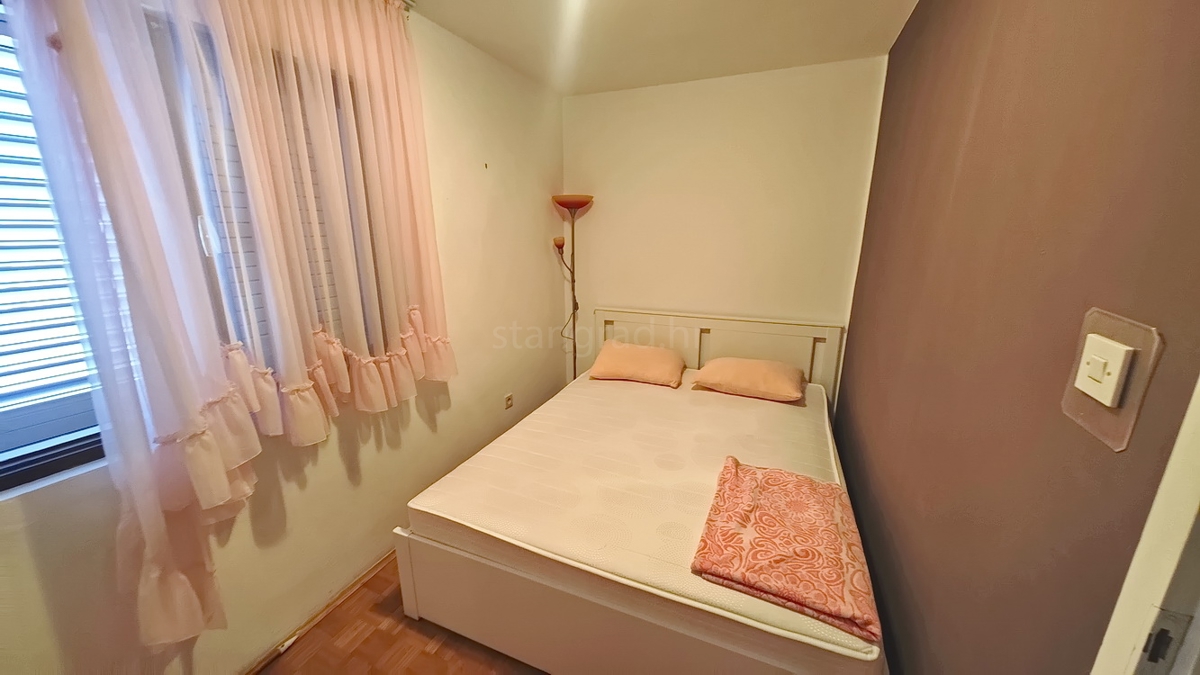 Krk, samostojna hiša s 3 apartmaji v neposredni bližini morja!