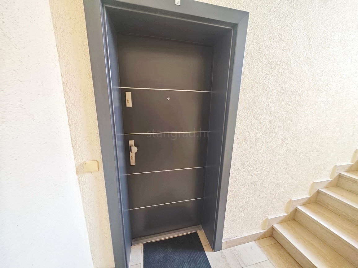 Krk, dvosobno stanovanje v 1. nadstropju na odlični lokaciji!