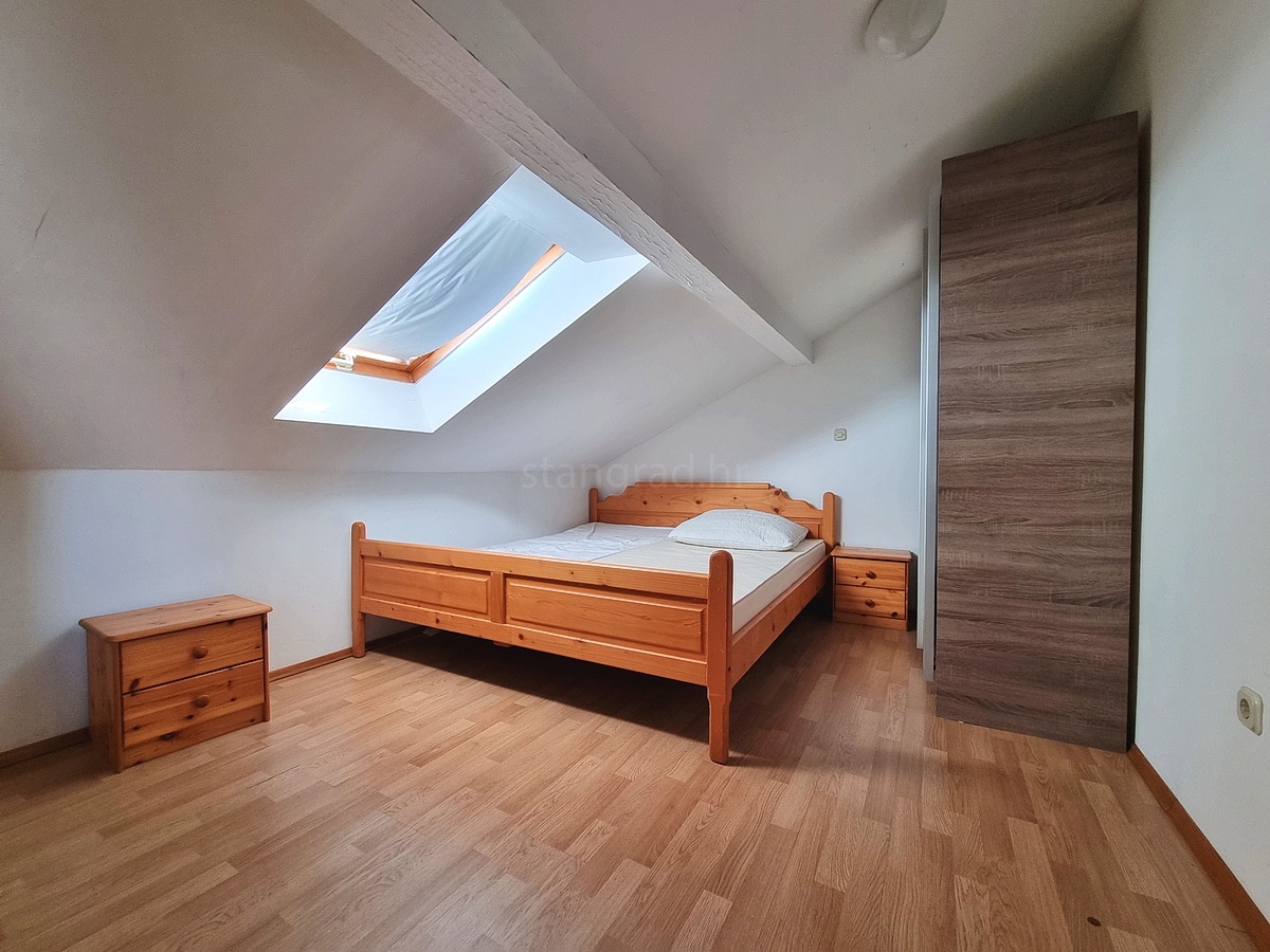 Malinska, samostojna hiša z vrtom na mirni lokaciji z razgledom!