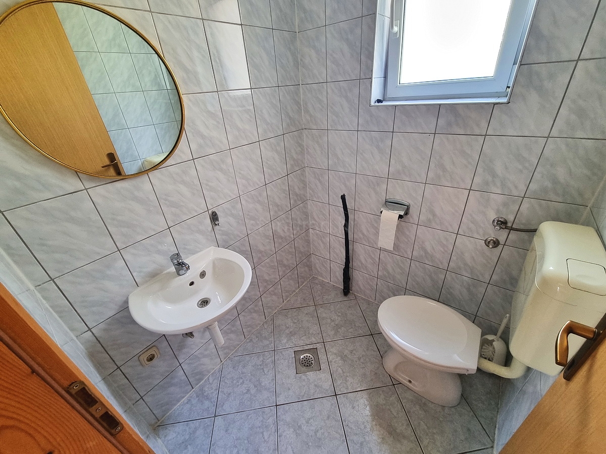 Malinska, samostojna hiša z vrtom na mirni lokaciji z razgledom!