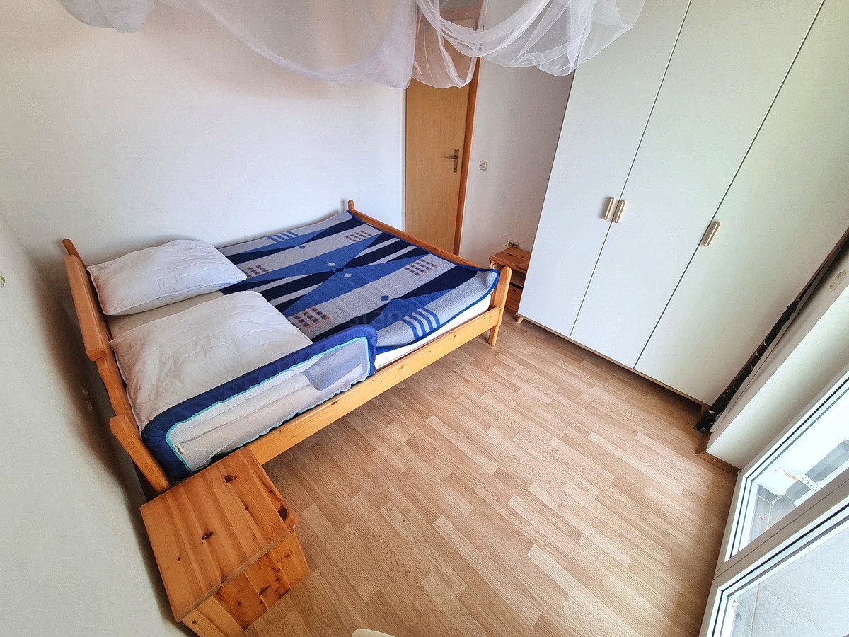 Malinska, samostojna hiša z vrtom na mirni lokaciji z razgledom!