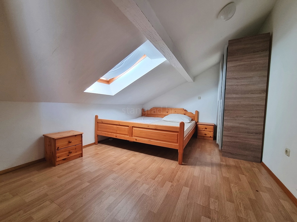 Malinska, samostojna hiša z vrtom na mirni lokaciji z razgledom!