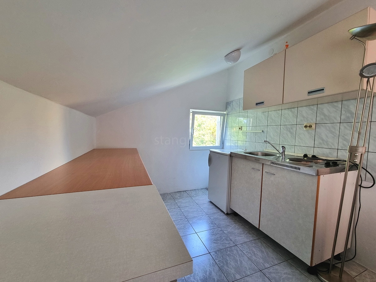 Malinska, samostojna hiša z vrtom na mirni lokaciji z razgledom!