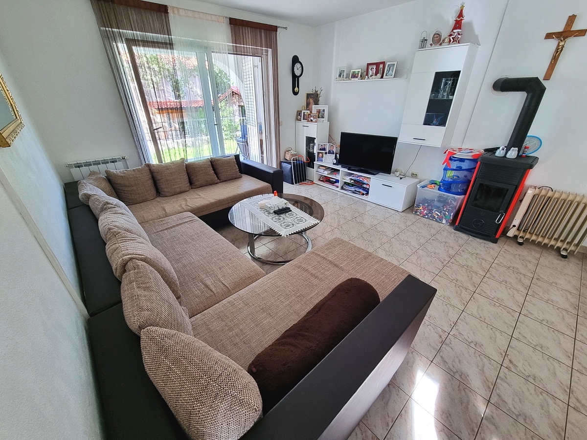 Malinska, samostojna hiša z vrtom na mirni lokaciji z razgledom!