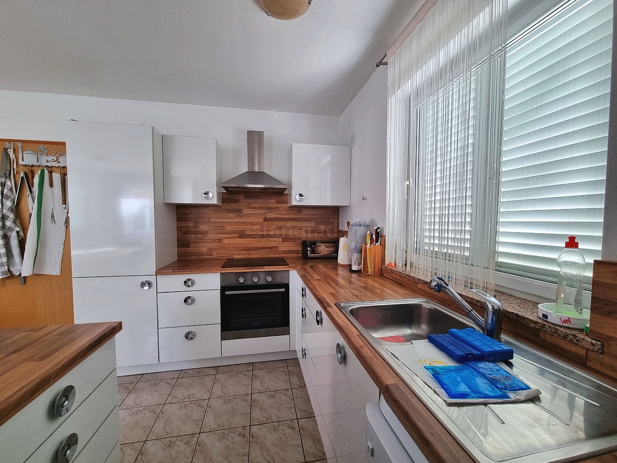 Malinska, samostojna hiša z vrtom na mirni lokaciji z razgledom!