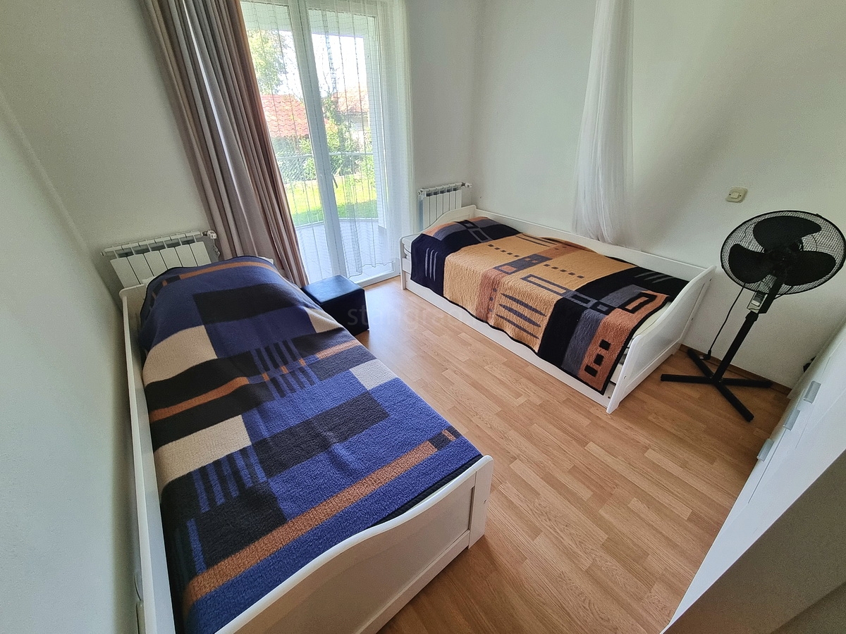 Malinska, samostojna hiša z vrtom na mirni lokaciji z razgledom!