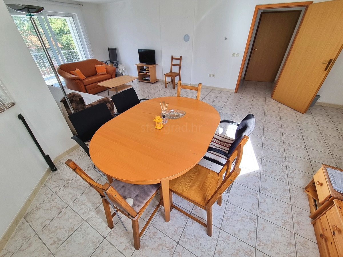 Malinska, samostojna hiša z vrtom na mirni lokaciji z razgledom!