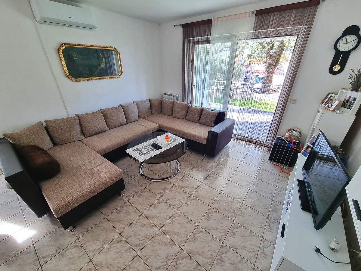 Malinska, samostojna hiša z vrtom na mirni lokaciji z razgledom!