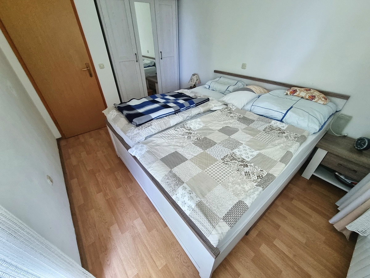 Malinska, samostojna hiša z vrtom na mirni lokaciji z razgledom!