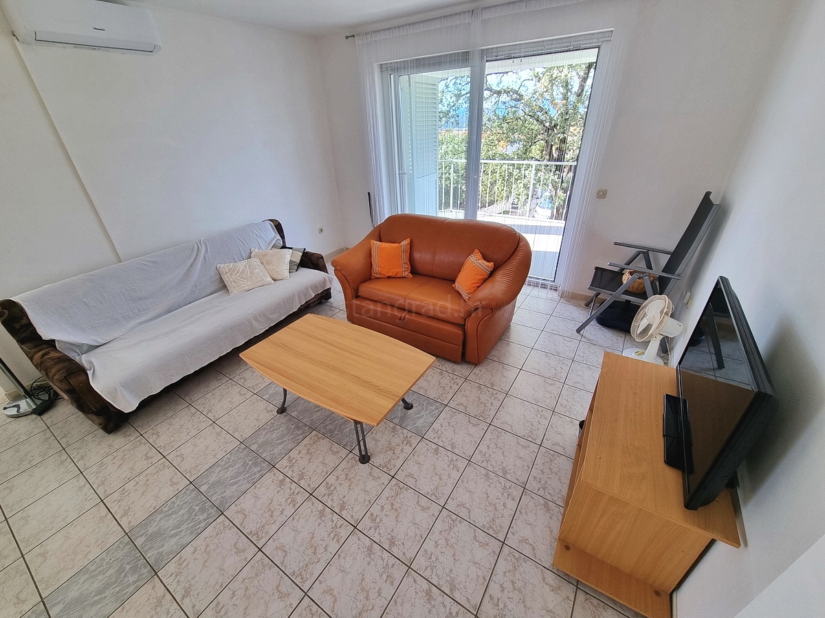 Malinska, samostojna hiša z vrtom na mirni lokaciji z razgledom!