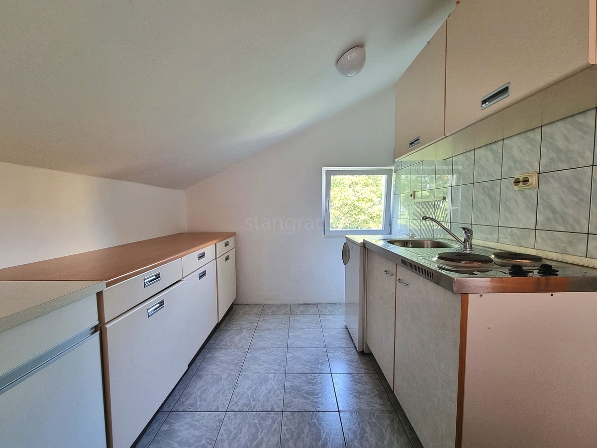 Malinska, samostojna hiša z vrtom na mirni lokaciji z razgledom!