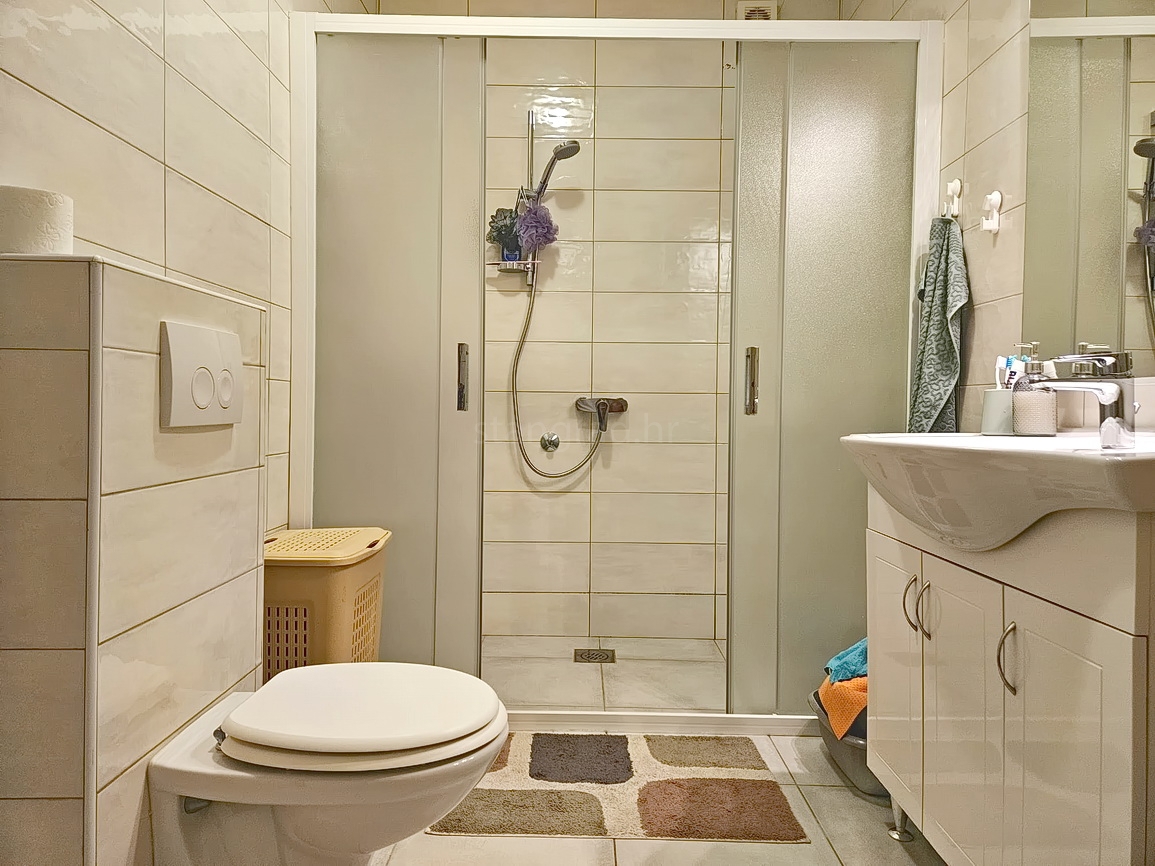 Crikvenica, popolnoma opremljeno stanovanje s strešno teraso in razgledom!