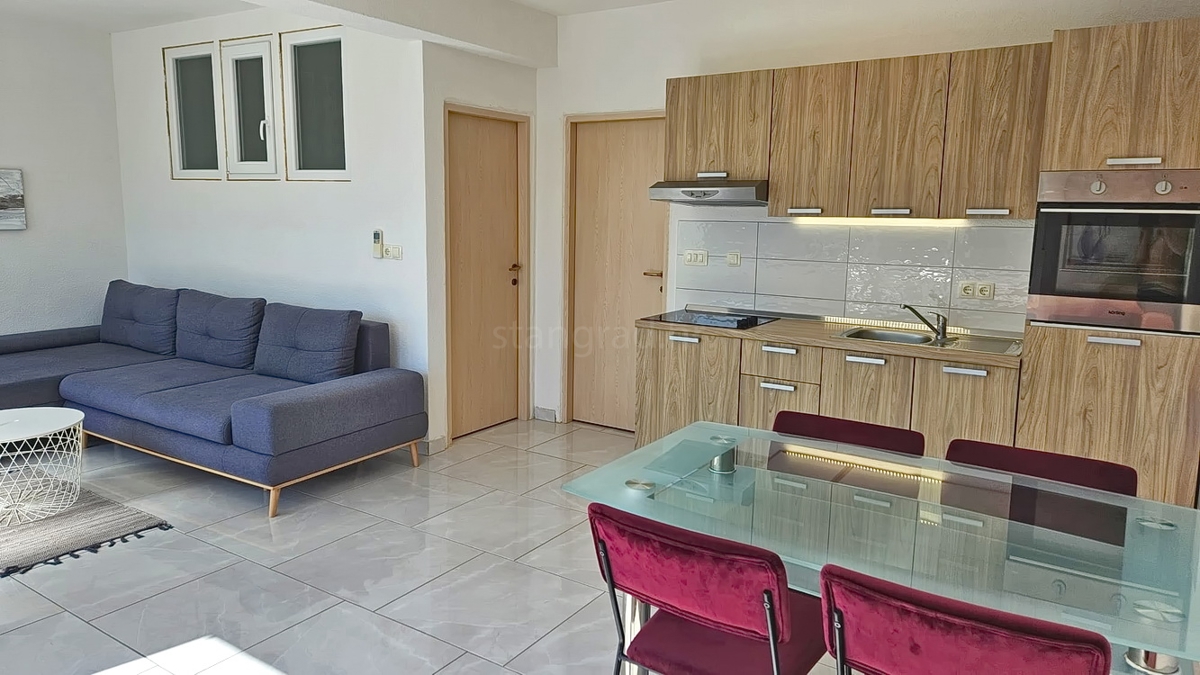 Crikvenica, popolnoma opremljeno stanovanje s strešno teraso in razgledom!