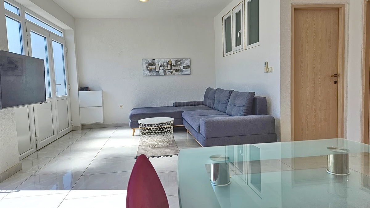 Crikvenica, popolnoma opremljeno stanovanje s strešno teraso in razgledom!