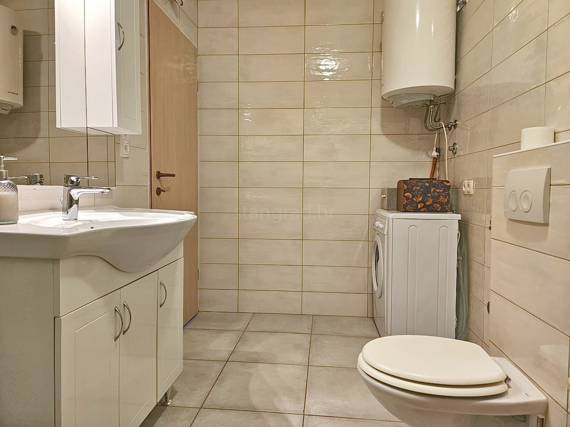 Crikvenica, popolnoma opremljeno stanovanje s strešno teraso in razgledom!