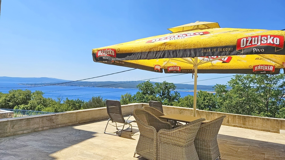 Crikvenica, popolnoma opremljeno stanovanje s strešno teraso in razgledom!