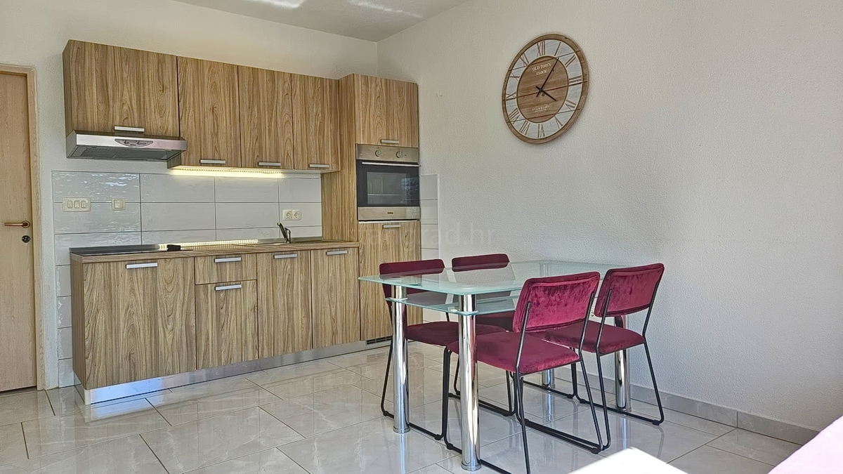 Crikvenica, popolnoma opremljeno stanovanje s strešno teraso in razgledom!