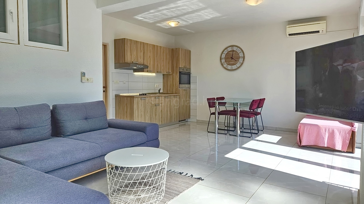 Crikvenica, popolnoma opremljeno stanovanje s strešno teraso in razgledom!