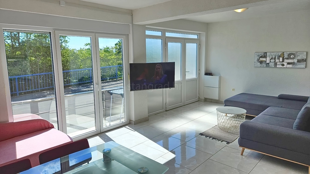 Crikvenica, popolnoma opremljeno stanovanje s strešno teraso in razgledom!