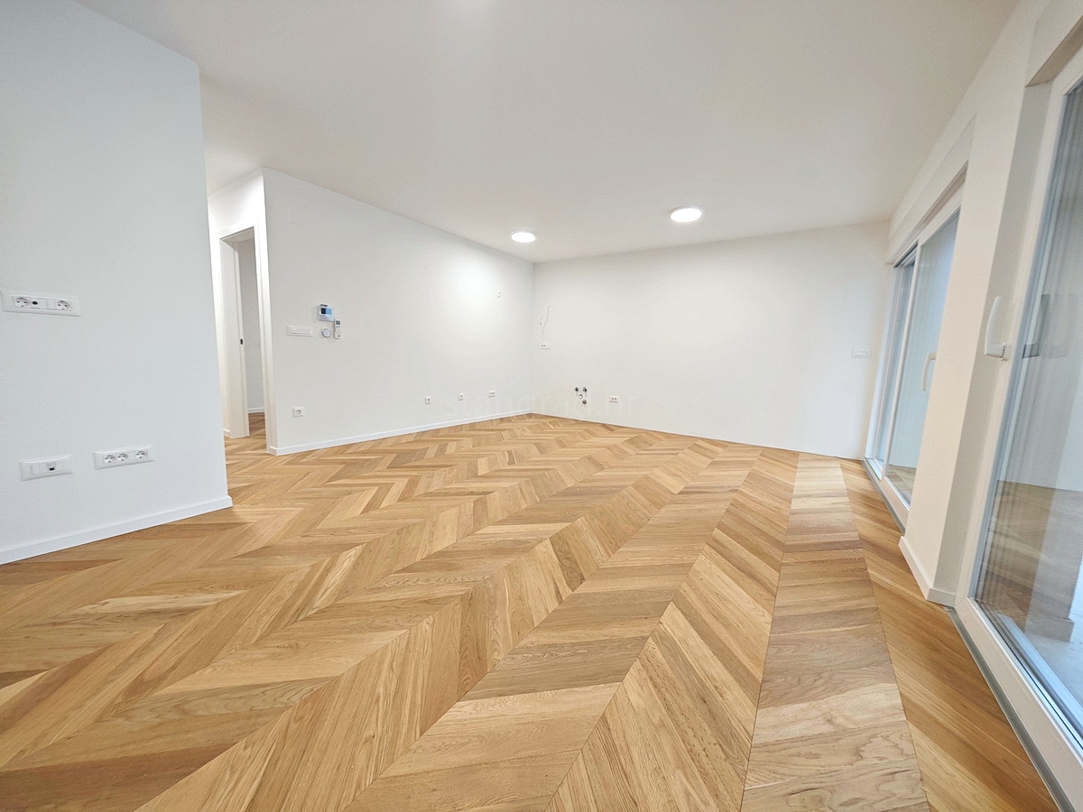 Krk center, nov apartma v nadstropju z delnim pogledom na morje!