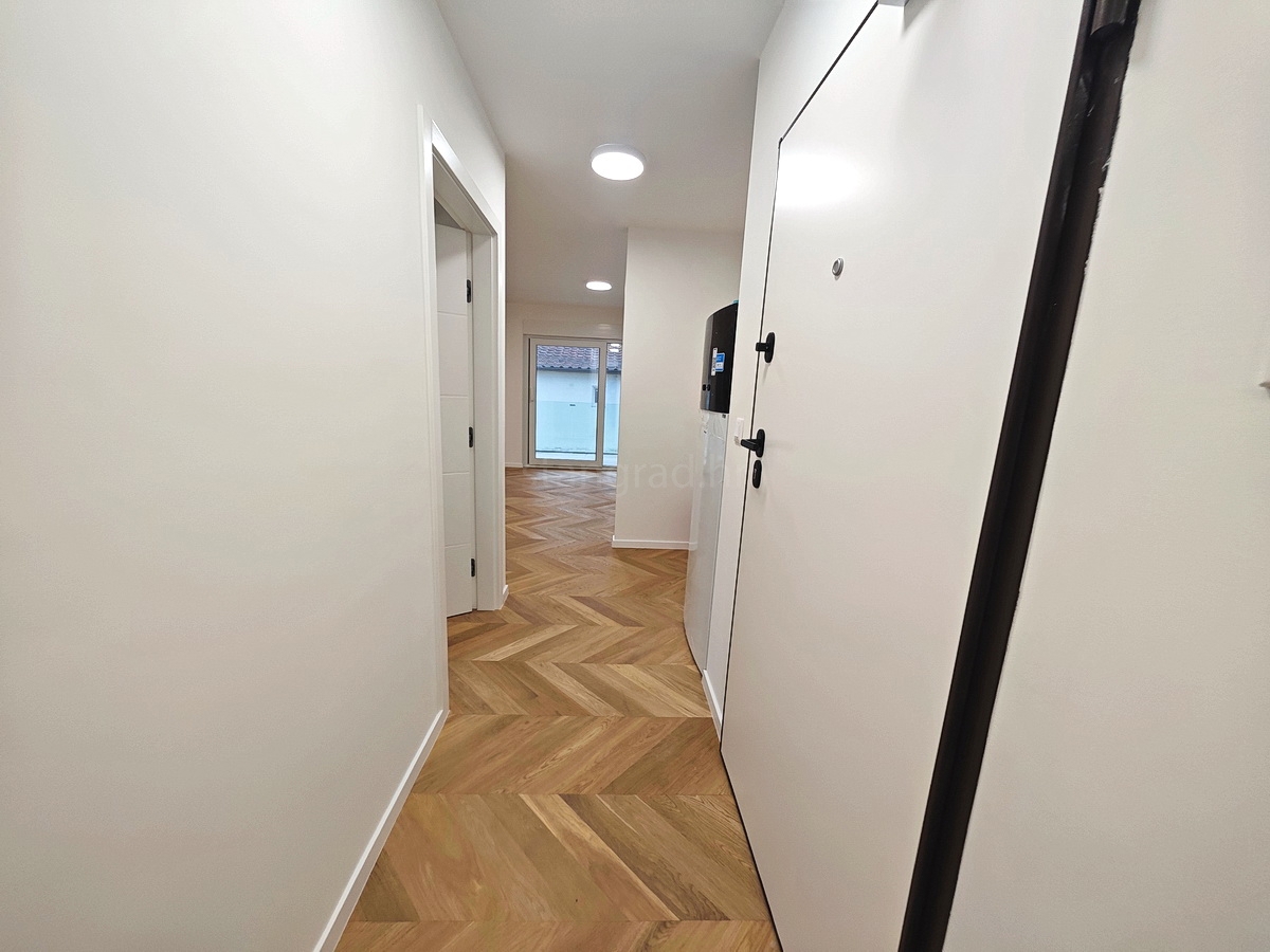 Krk center, nov apartma v nadstropju z delnim pogledom na morje!