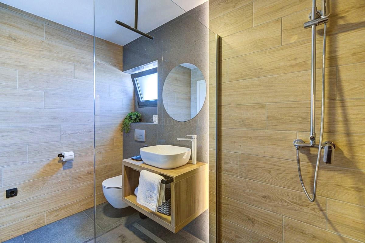 Novi Vinodolski, prekrasna vila z bazenom, savno in spa centrom!