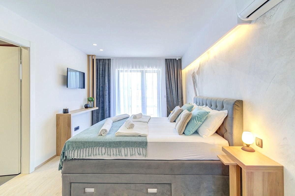 Novi Vinodolski, prekrasna vila z bazenom, savno in spa centrom!