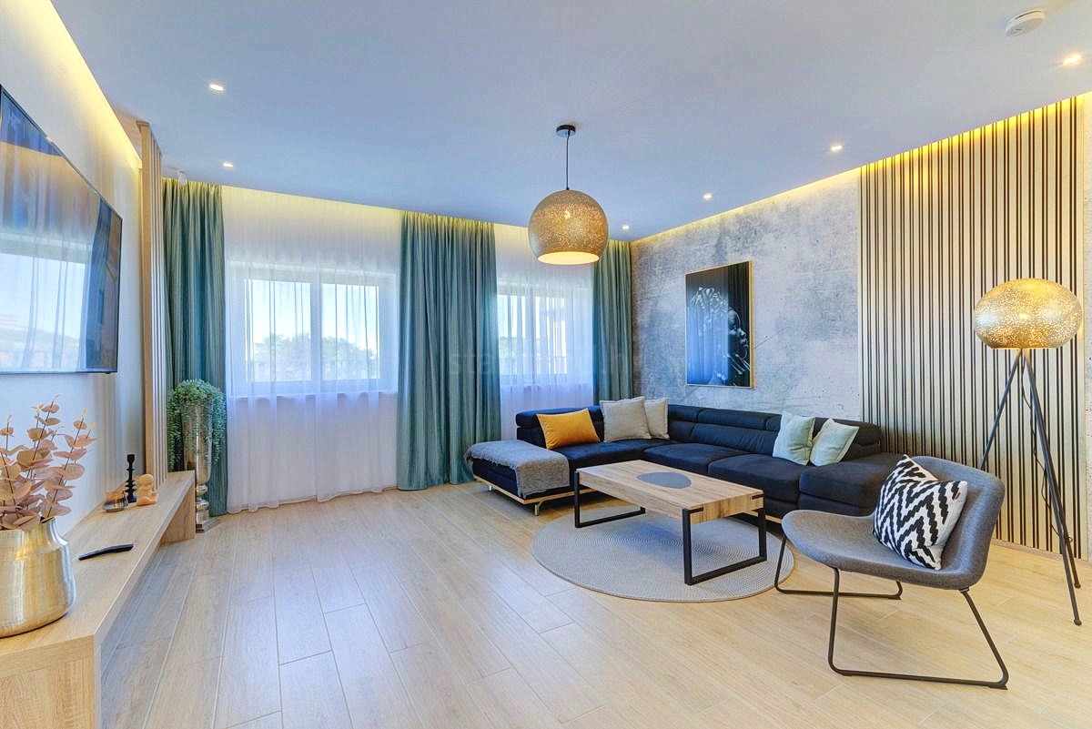 Novi Vinodolski, prekrasna vila z bazenom, savno in spa centrom!