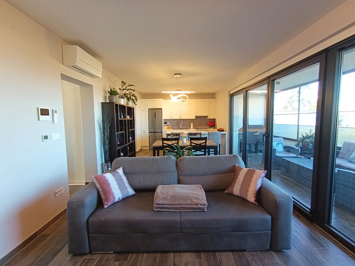 Malinska, udoben apartma z veliko teraso in pogledom na morje!