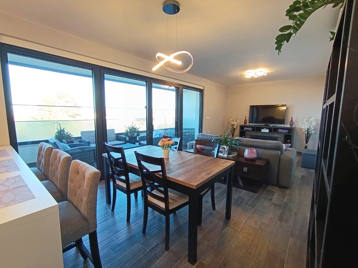 Malinska, udoben apartma z veliko teraso in pogledom na morje!