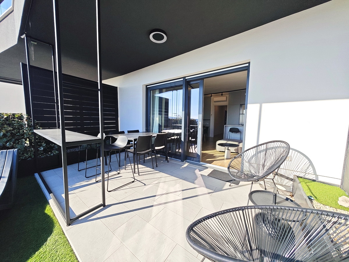 Mesto Krk, moderno pritlično stanovanje s pogledom na morje!