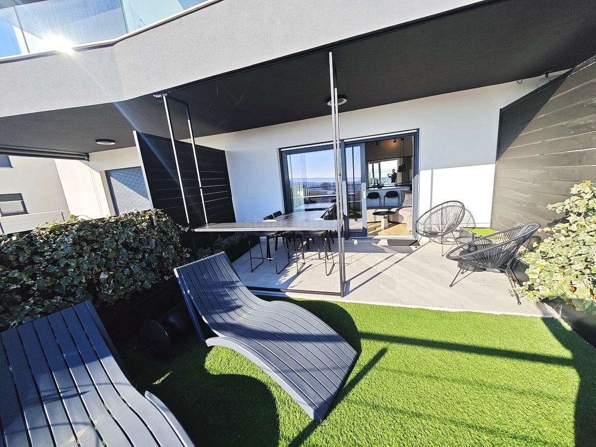 Mesto Krk, moderno pritlično stanovanje s pogledom na morje!