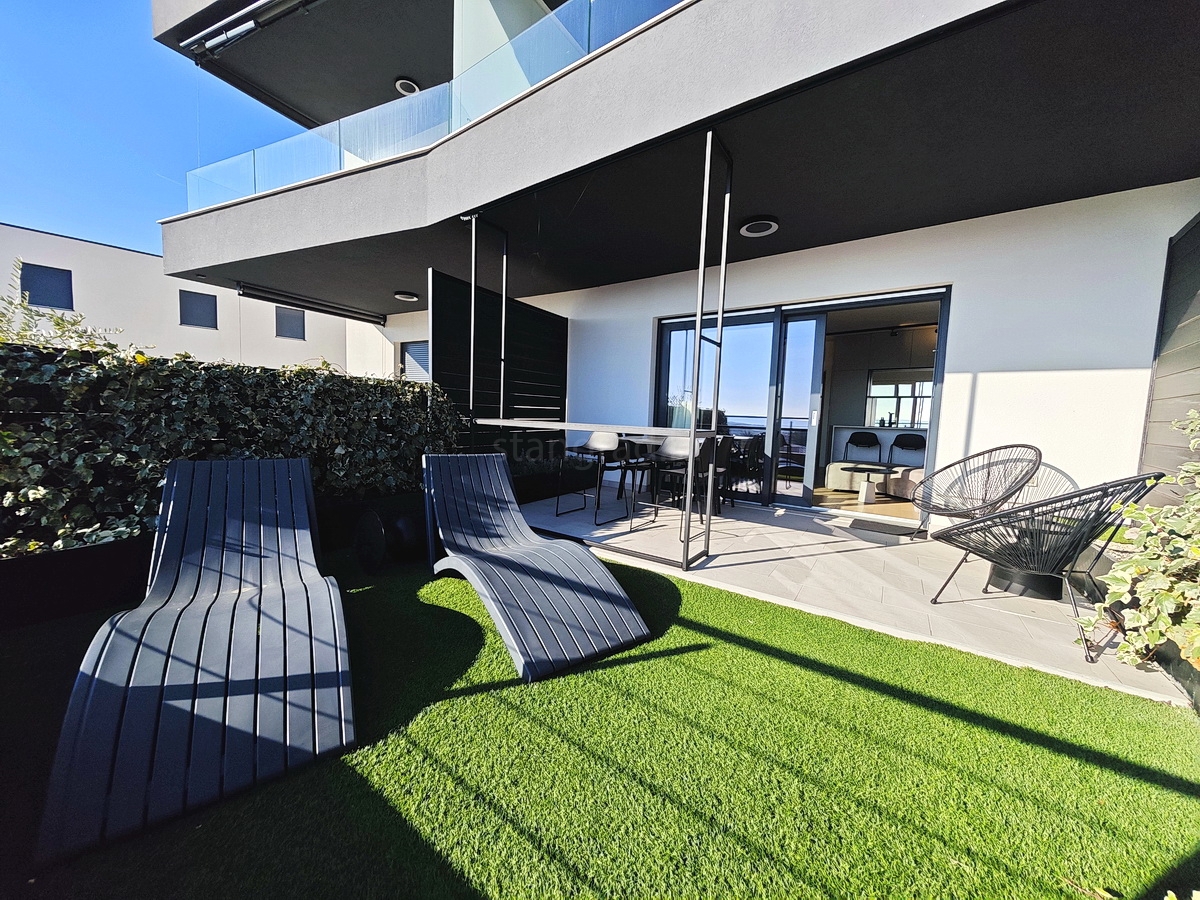 Mesto Krk, moderno pritlično stanovanje s pogledom na morje!