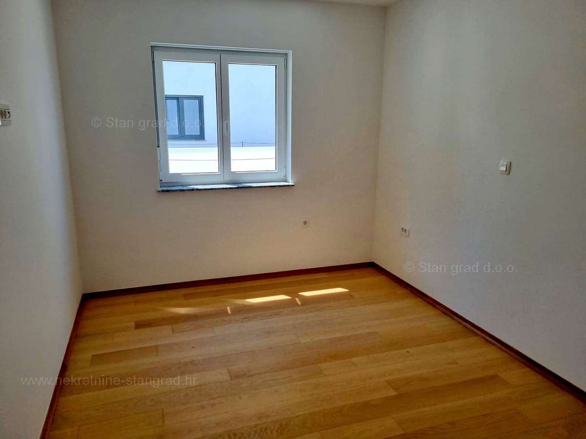 Malinska, novogradnja, 2 apartmaja v pritličju in 1. nadstropju z vrtom