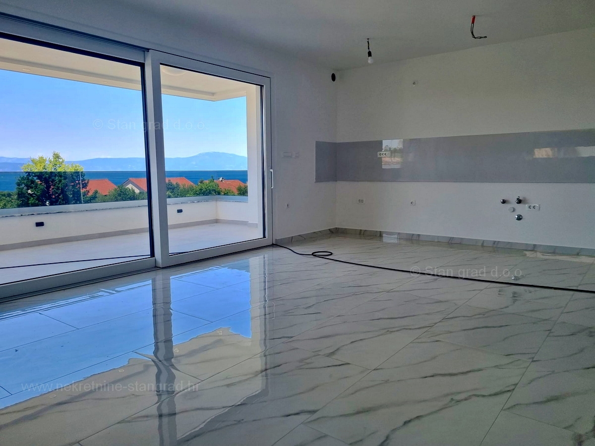 Malinska, novogradnja, 2 apartmaja v pritličju in 1. nadstropju z vrtom