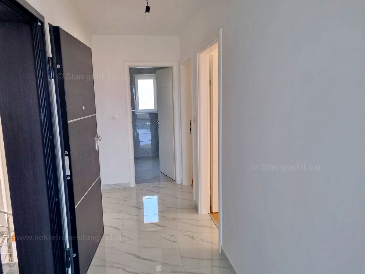 Malinska, novogradnja, 2 apartmaja v pritličju in 1. nadstropju z vrtom