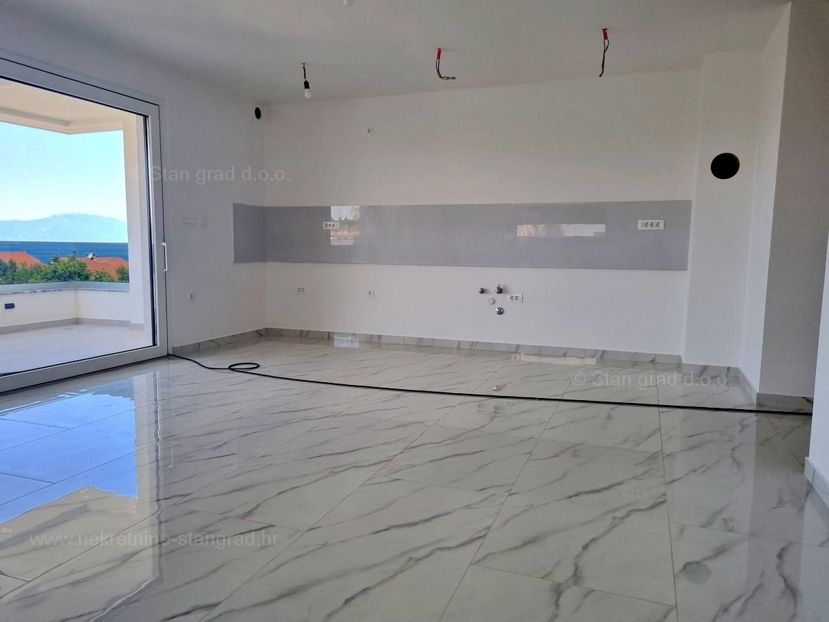 Malinska, novogradnja, 2 apartmaja v pritličju in 1. nadstropju z vrtom