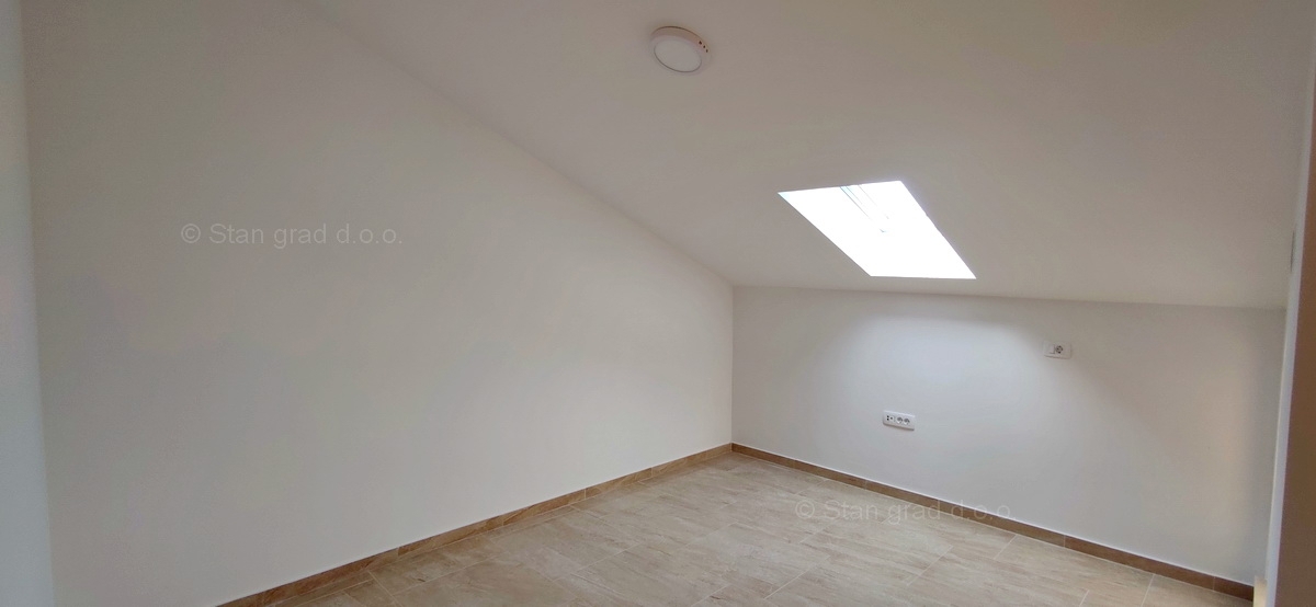 Apartma s čudovitim pogledom na morje, Njivice