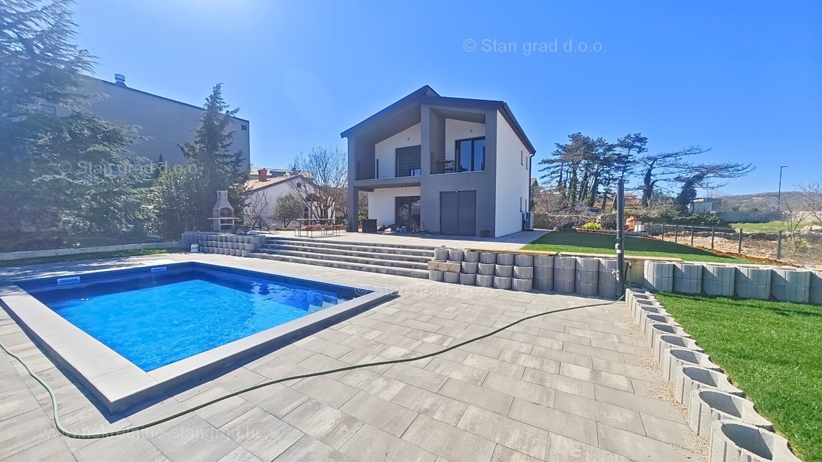 Vrbnik, casa indipendente con piscina e vista panoramica
