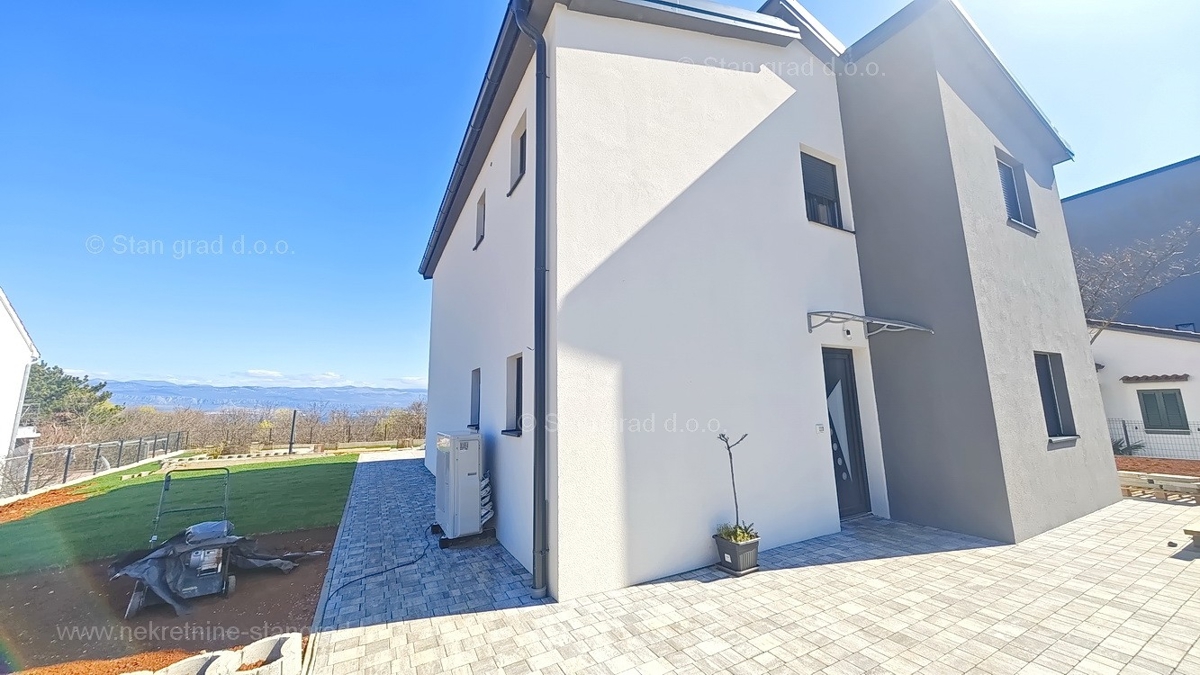 Vrbnik, casa indipendente con piscina e vista panoramica
