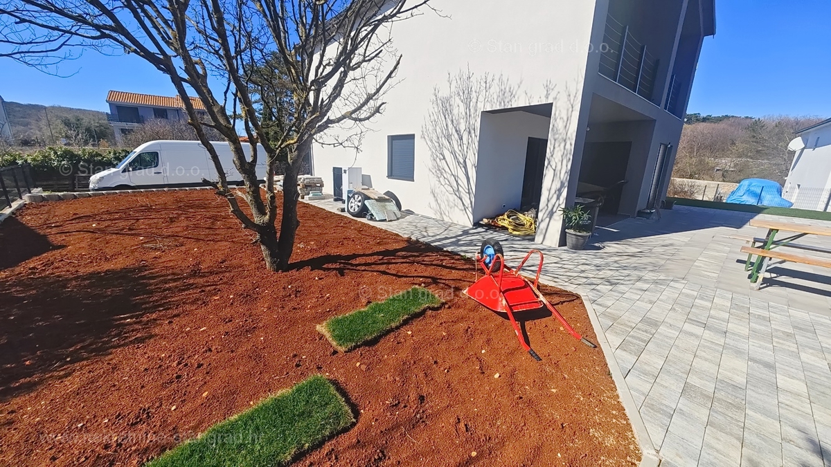 Vrbnik, casa indipendente con piscina e vista panoramica