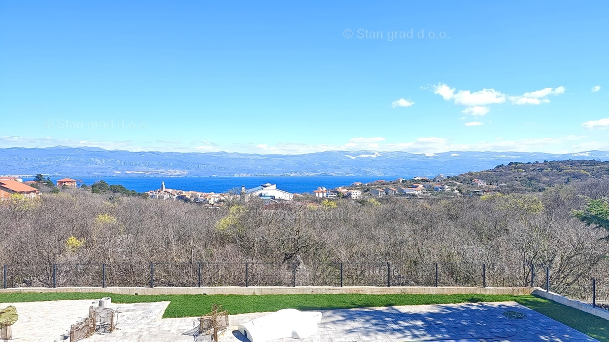 Vrbnik, casa indipendente con piscina e vista panoramica