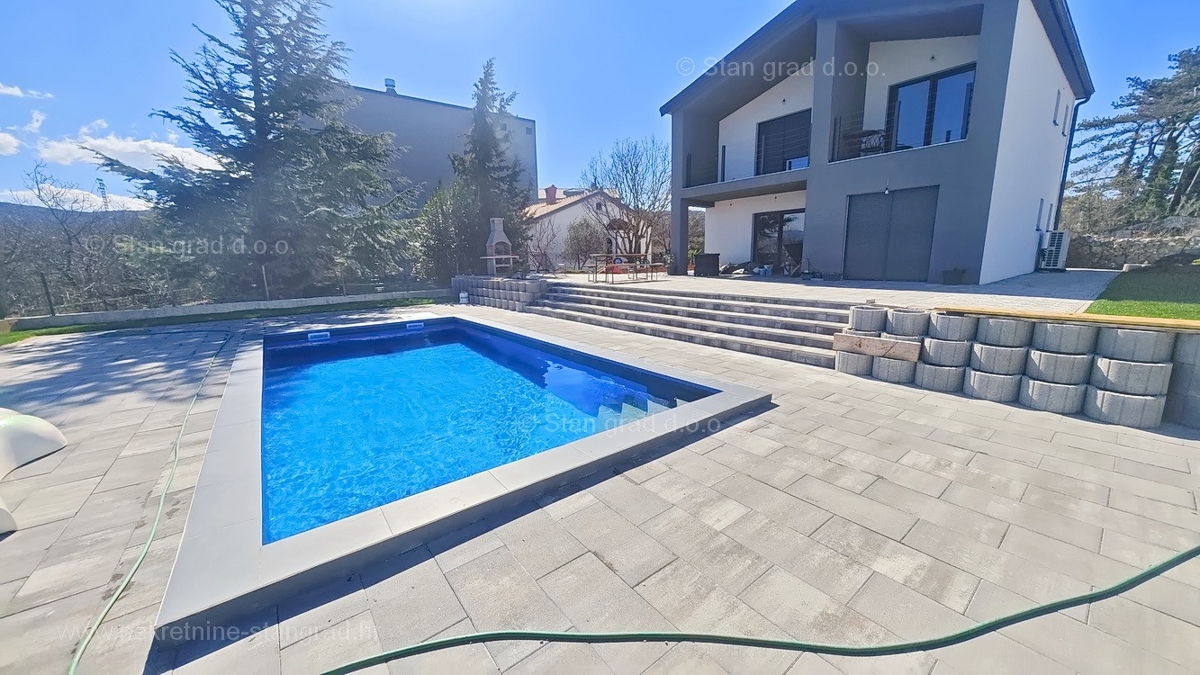 Vrbnik, casa indipendente con piscina e vista panoramica