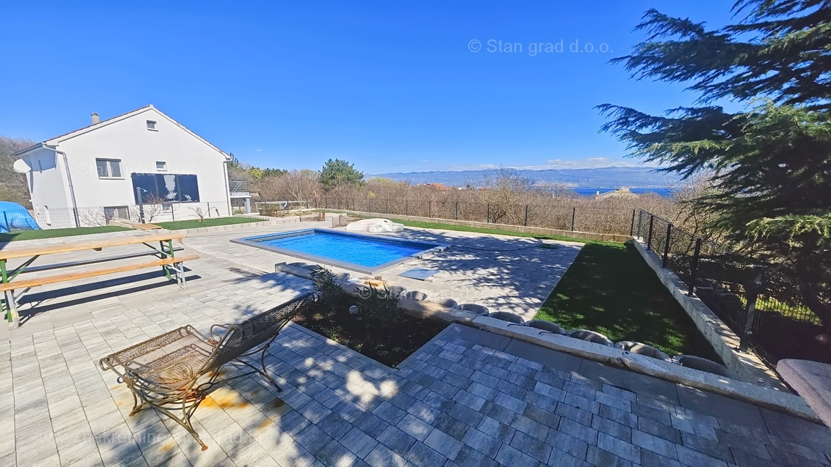 Vrbnik, casa indipendente con piscina e vista panoramica