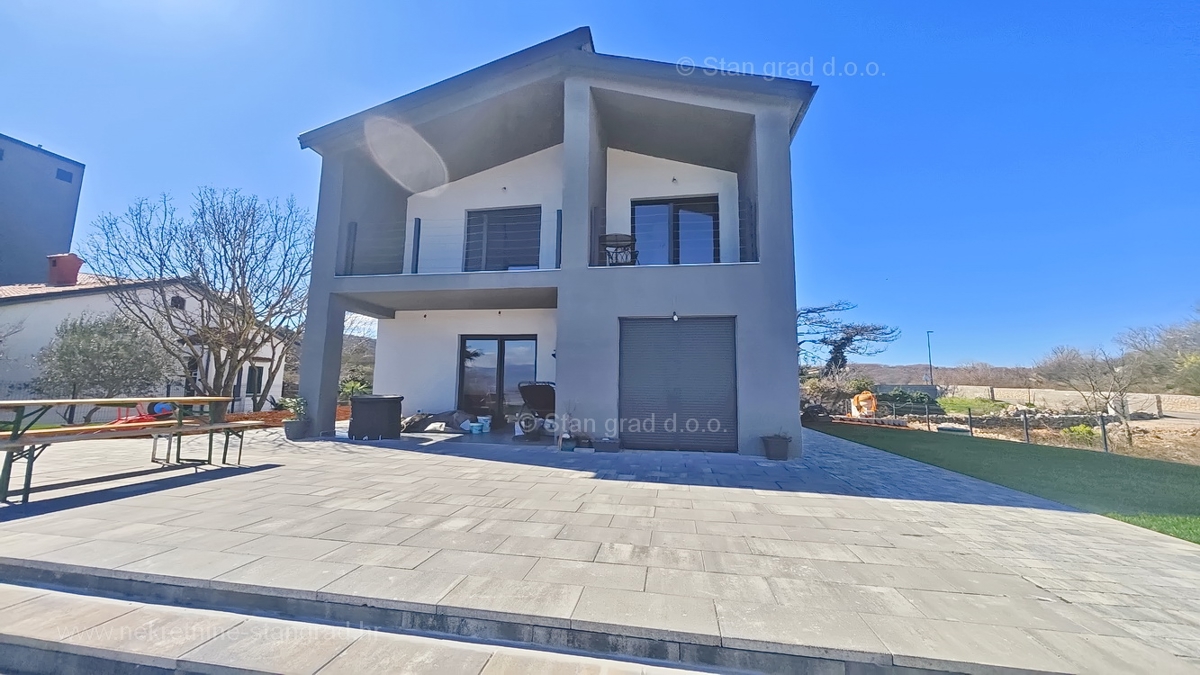 Vrbnik, casa indipendente con piscina e vista panoramica