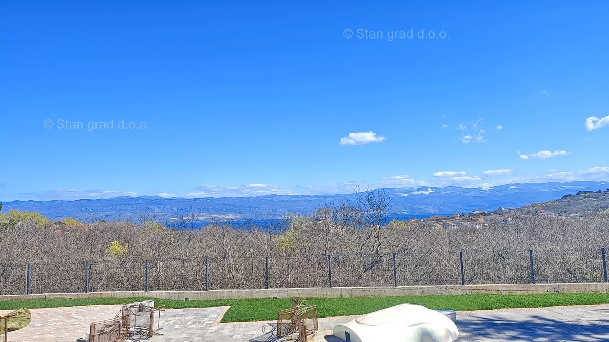 Vrbnik, casa indipendente con piscina e vista panoramica