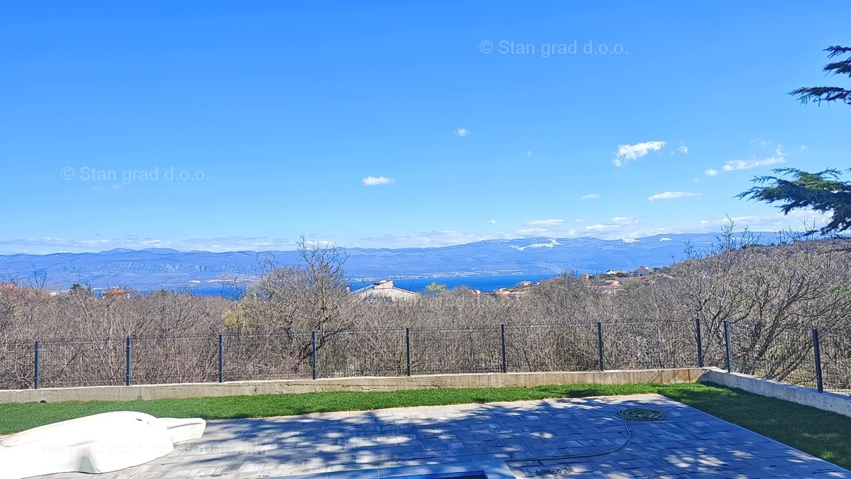 Vrbnik, casa indipendente con piscina e vista panoramica