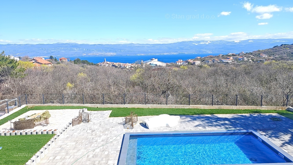 Vrbnik, casa indipendente con piscina e vista panoramica